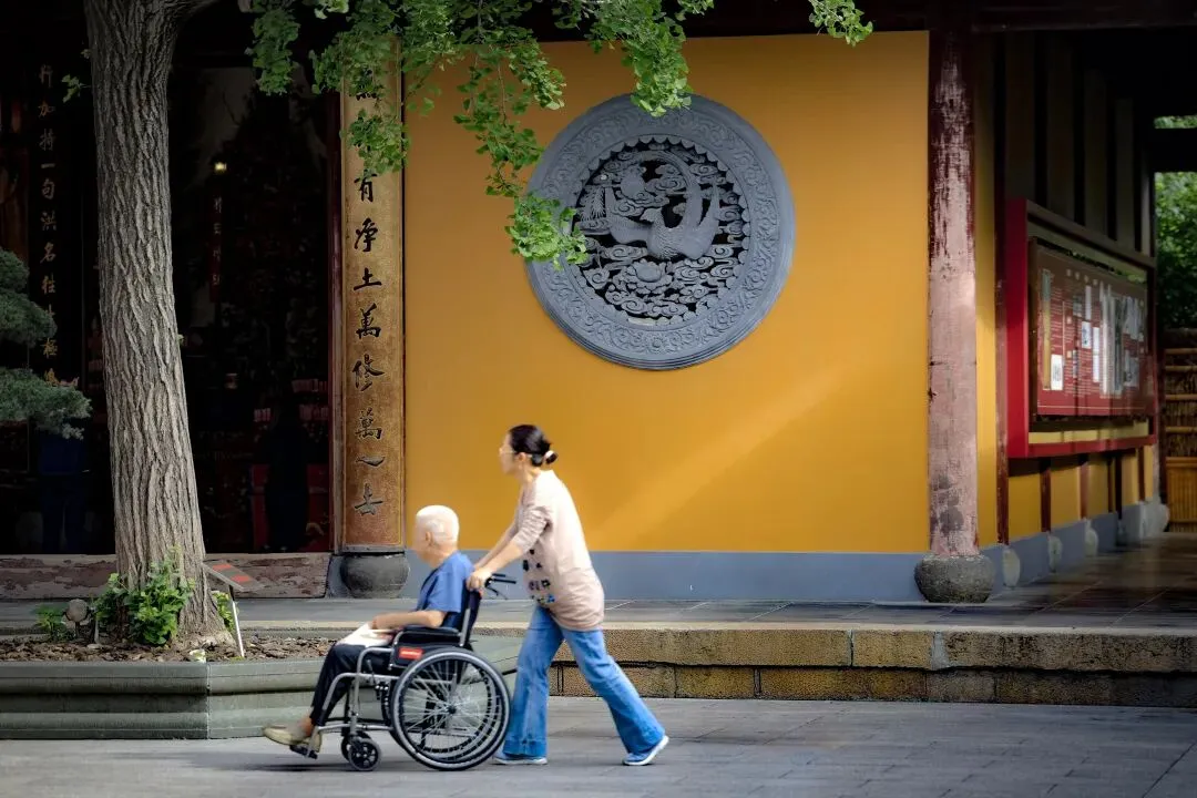 中考高考在即时,家长学子扎堆龙华,求一个马到运开-第6张图片-四季读书网