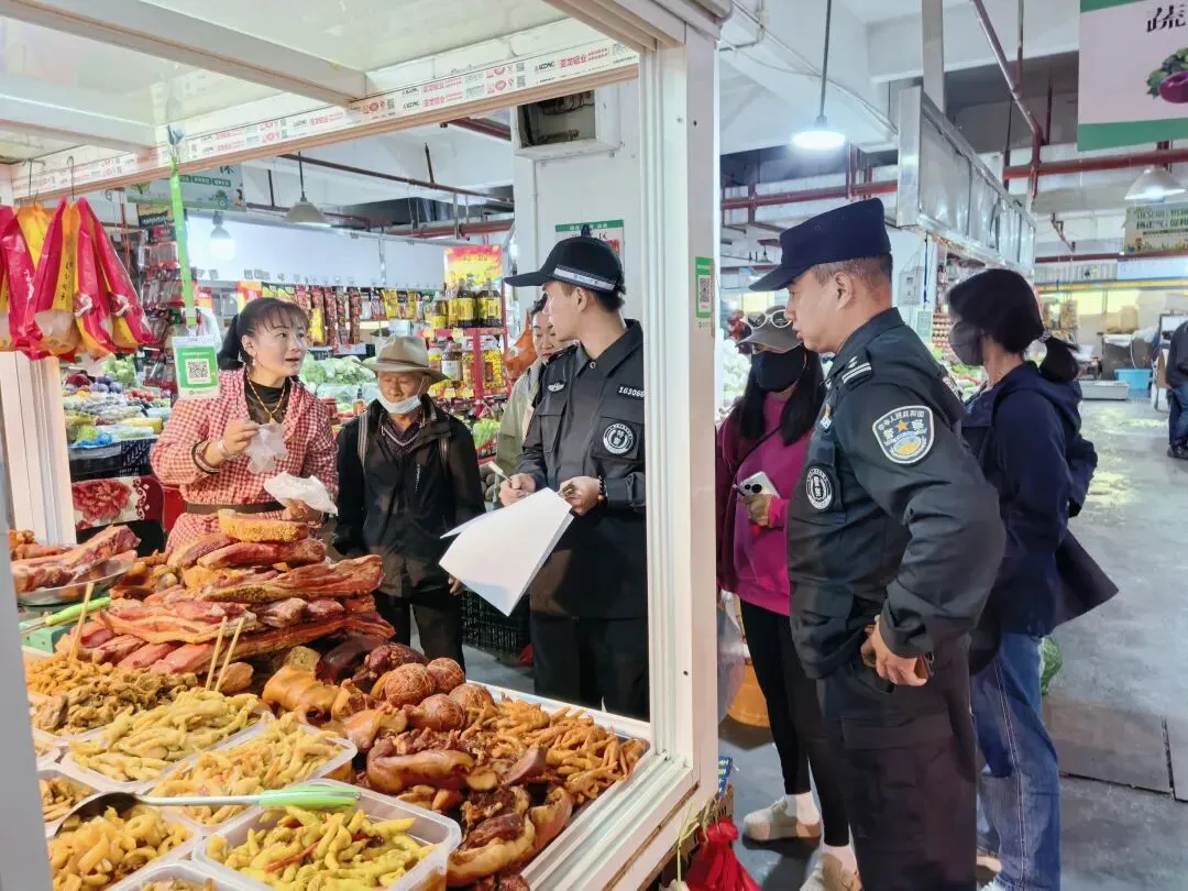 护航中考 守牢食安关——多部门联合开展校园周边肉制品食品安全专项检查-第2张图片-四季读书网 护航中考 守牢食安关——多部门联合开展校园周边肉制品食品安全专项检查-第2张图片-四季读书网