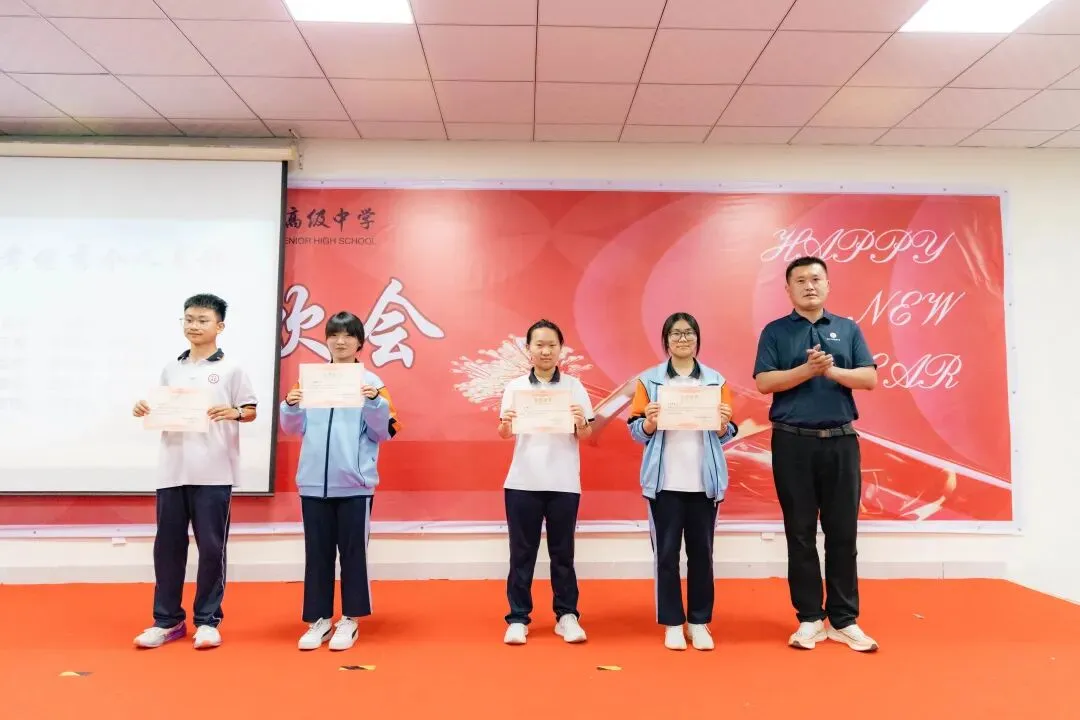 青春逐梦,亮剑今朝|长清中新双语高级中学模拟合格考表彰暨学业水平誓师大会燃情召开-第14张图片-四季读书网 青春逐梦,亮剑今朝|长清中新双语高级中学模拟合格考表彰暨学业水平誓师大会燃情召开-第14张图片-四季读书网
