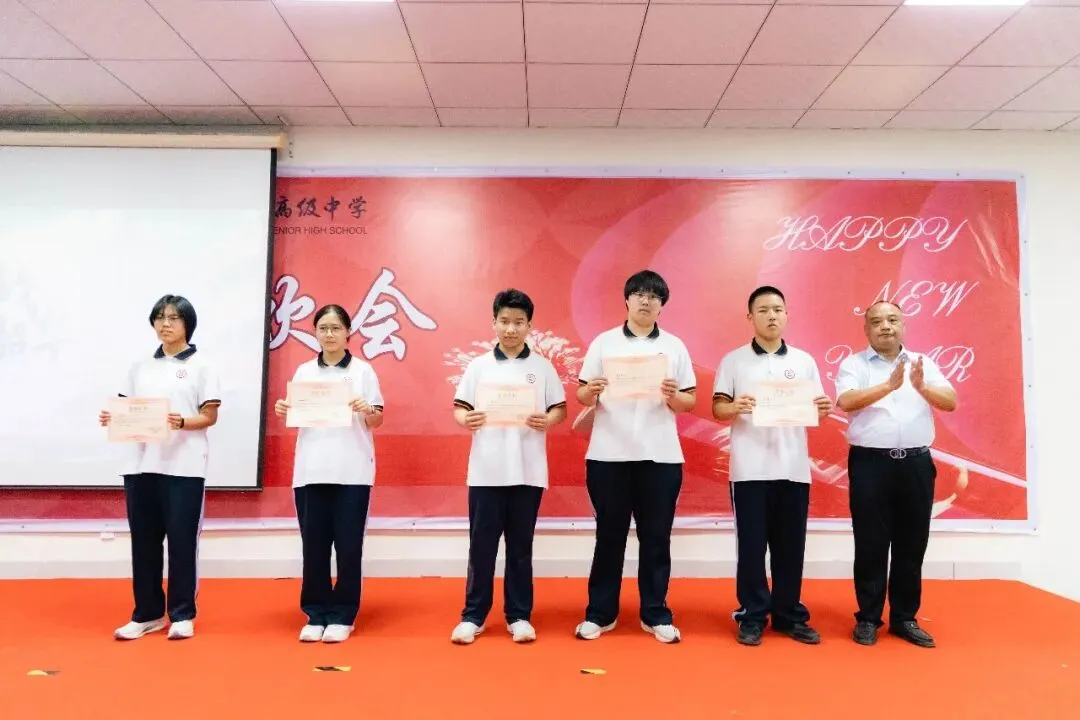 青春逐梦,亮剑今朝|长清中新双语高级中学模拟合格考表彰暨学业水平誓师大会燃情召开-第17张图片-四季读书网 青春逐梦,亮剑今朝|长清中新双语高级中学模拟合格考表彰暨学业水平誓师大会燃情召开-第17张图片-四季读书网