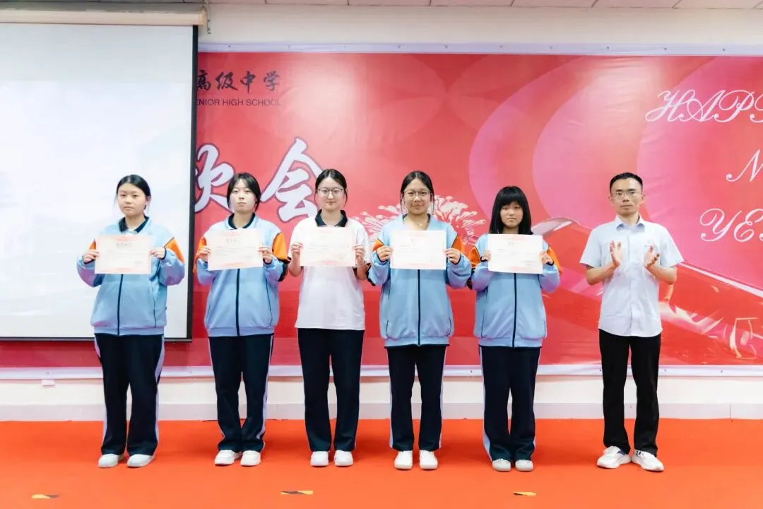 青春逐梦,亮剑今朝|长清中新双语高级中学模拟合格考表彰暨学业水平誓师大会燃情召开-第18张图片-四季读书网 青春逐梦,亮剑今朝|长清中新双语高级中学模拟合格考表彰暨学业水平誓师大会燃情召开-第18张图片-四季读书网