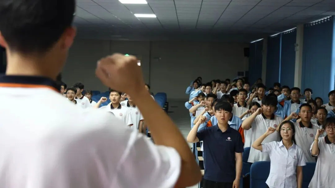 青春逐梦,亮剑今朝|长清中新双语高级中学模拟合格考表彰暨学业水平誓师大会燃情召开-第38张图片-四季读书网 青春逐梦,亮剑今朝|长清中新双语高级中学模拟合格考表彰暨学业水平誓师大会燃情召开-第38张图片-四季读书网