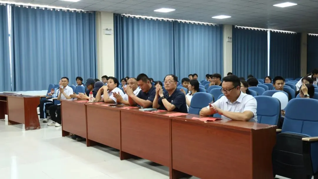 青春逐梦,亮剑今朝|长清中新双语高级中学模拟合格考表彰暨学业水平誓师大会燃情召开-第41张图片-四季读书网 青春逐梦,亮剑今朝|长清中新双语高级中学模拟合格考表彰暨学业水平誓师大会燃情召开-第41张图片-四季读书网