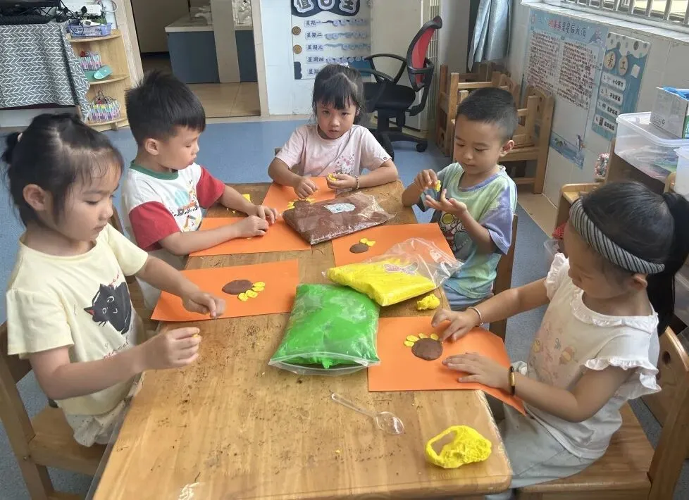 【校园联动】小小萌娃送祝福 暖心鼓劲迎中考 ——麻涌镇中心幼儿园走进“麻涌镇古梅第一中学”社区联动活动-第15张图片-四季读书网