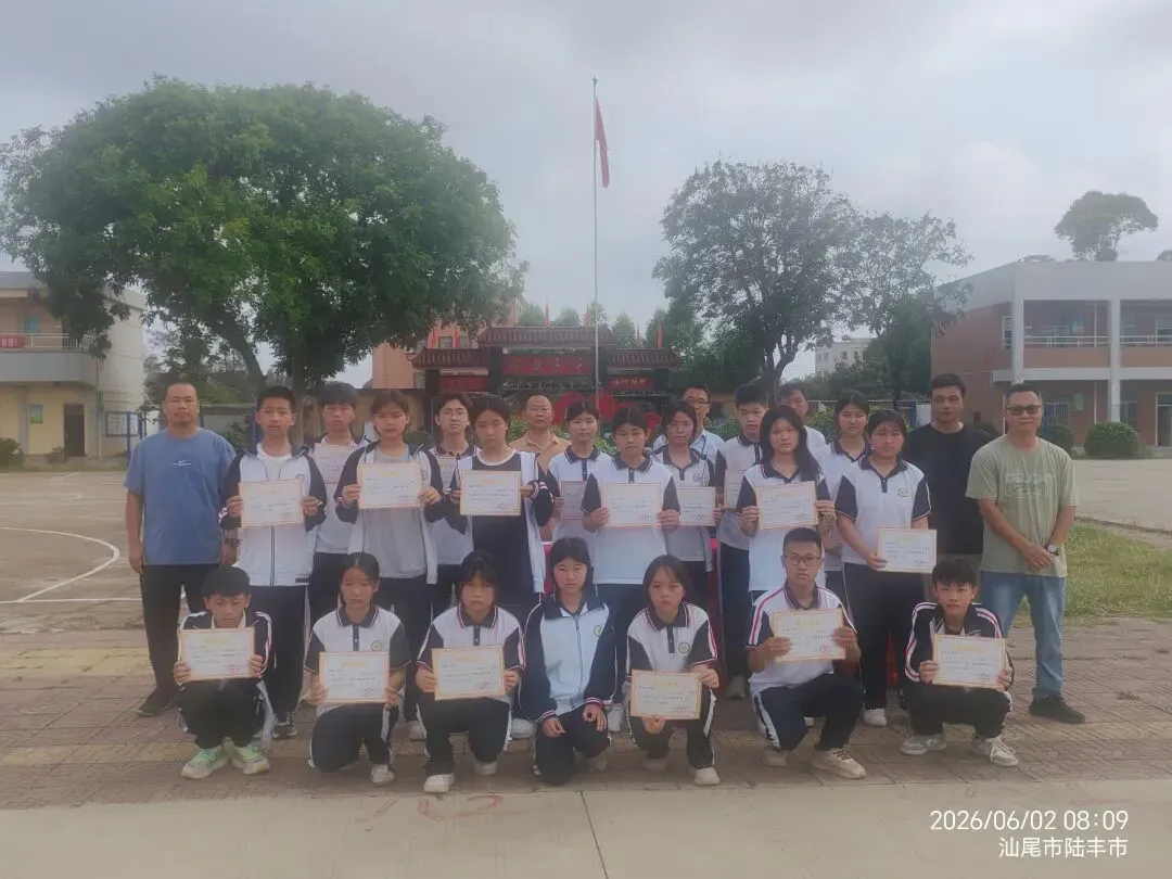 表彰先进 砥砺前行——钟山中学九年级模拟考试暨七、八年级期中考试优秀学生颁奖大会-第5张图片-四季读书网 表彰先进 砥砺前行——钟山中学九年级模拟考试暨七、八年级期中考试优秀学生颁奖大会-第5张图片-四季读书网