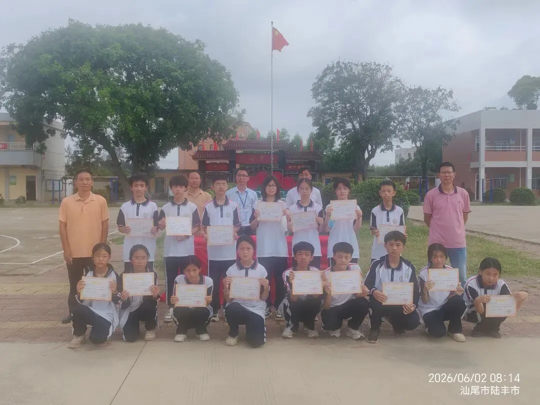 表彰先进 砥砺前行——钟山中学九年级模拟考试暨七、八年级期中考试优秀学生颁奖大会-第7张图片-四季读书网 表彰先进 砥砺前行——钟山中学九年级模拟考试暨七、八年级期中考试优秀学生颁奖大会-第7张图片-四季读书网