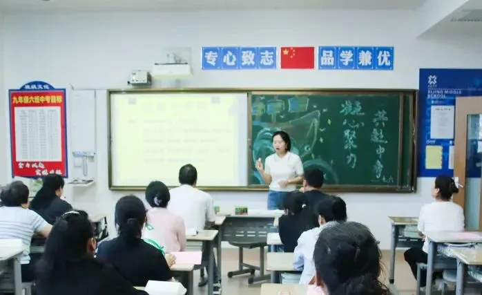 凝心聚力战中考 家校同心赴征程丨西安西京初级中学2026届中考冲刺家长会圆满举行-第25张图片-四季读书网 凝心聚力战中考 家校同心赴征程丨西安西京初级中学2026届中考冲刺家长会圆满举行-第25张图片-四季读书网