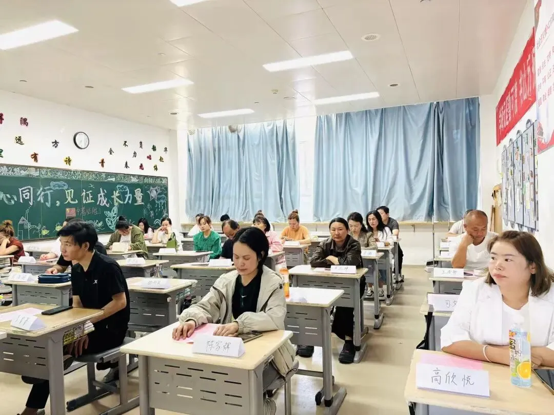 凝心聚力战中考 家校同心赴征程丨西安西京初级中学2026届中考冲刺家长会圆满举行-第26张图片-四季读书网 凝心聚力战中考 家校同心赴征程丨西安西京初级中学2026届中考冲刺家长会圆满举行-第26张图片-四季读书网