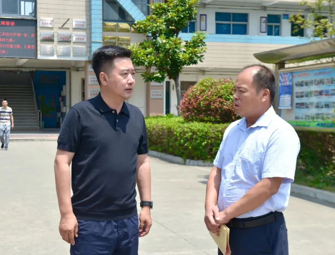 童心庆六一 鼓劲战中考 | 皇塘镇党委政府开展“六一”儿童节暨前走访慰问-第22张图片-四季读书网 童心庆六一 鼓劲战中考 | 皇塘镇党委政府开展“六一”儿童节暨前走访慰问-第22张图片-四季读书网