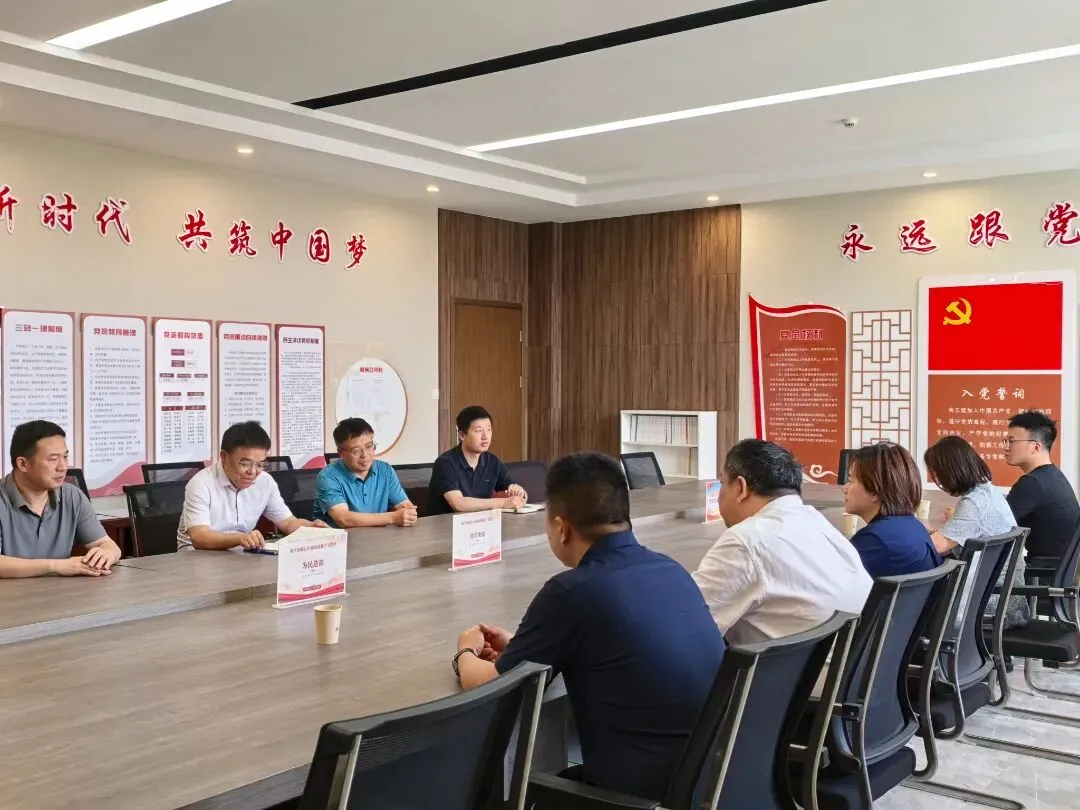 学校动态 | 情暖六一送关怀,心系中考鼓征程——街道领导莅临后宅中学走访慰问-第12张图片-四季读书网 学校动态 | 情暖六一送关怀,心系中考鼓征程——街道领导莅临后宅中学走访慰问-第12张图片-四季读书网
