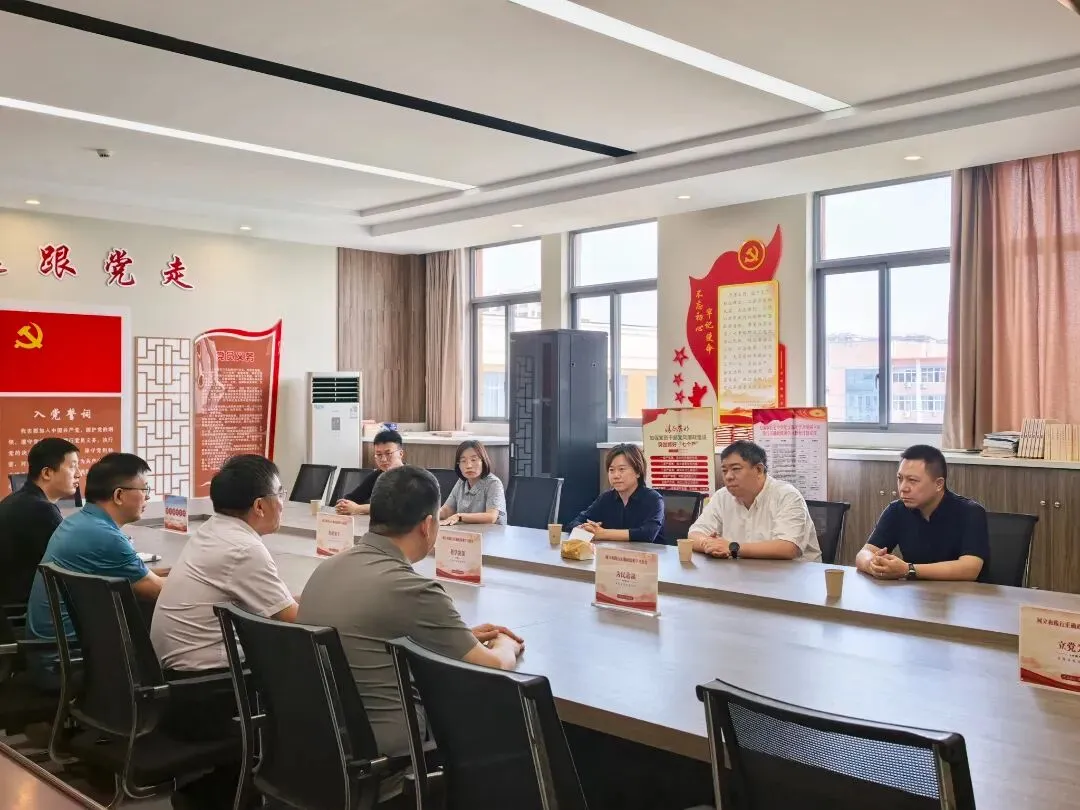 学校动态 | 情暖六一送关怀,心系中考鼓征程——街道领导莅临后宅中学走访慰问-第16张图片-四季读书网 学校动态 | 情暖六一送关怀,心系中考鼓征程——街道领导莅临后宅中学走访慰问-第16张图片-四季读书网