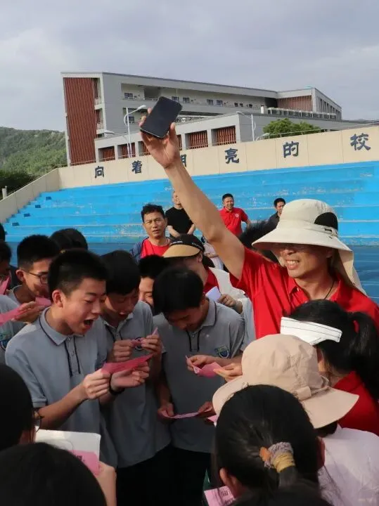 童真不落幕,中考再冲刺 | 塔山中学初三考前心理体育游园会圆满举行-第37张图片-四季读书网 童真不落幕,中考再冲刺 | 塔山中学初三考前心理体育游园会圆满举行-第37张图片-四季读书网