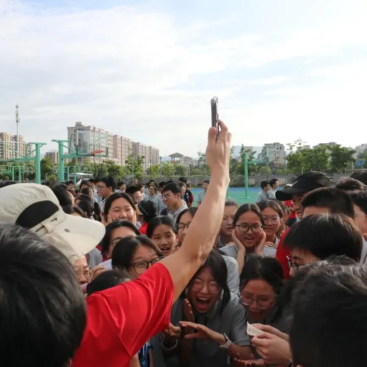 童真不落幕,中考再冲刺 | 塔山中学初三考前心理体育游园会圆满举行-第39张图片-四季读书网 童真不落幕,中考再冲刺 | 塔山中学初三考前心理体育游园会圆满举行-第39张图片-四季读书网