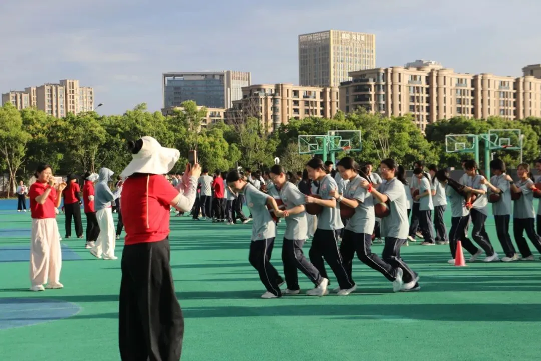 童真不落幕,中考再冲刺 | 塔山中学初三考前心理体育游园会圆满举行-第84张图片-四季读书网 童真不落幕,中考再冲刺 | 塔山中学初三考前心理体育游园会圆满举行-第84张图片-四季读书网