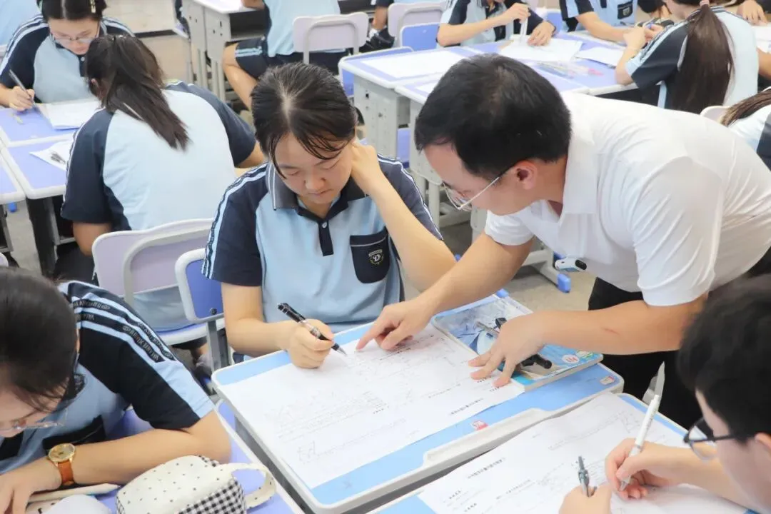 聚力研思促备考 精准施策迎中考——青秀区2026年初中数学学科基于核心素养“教学评一致性”(五月)主题教研活动-第12张图片-四季读书网