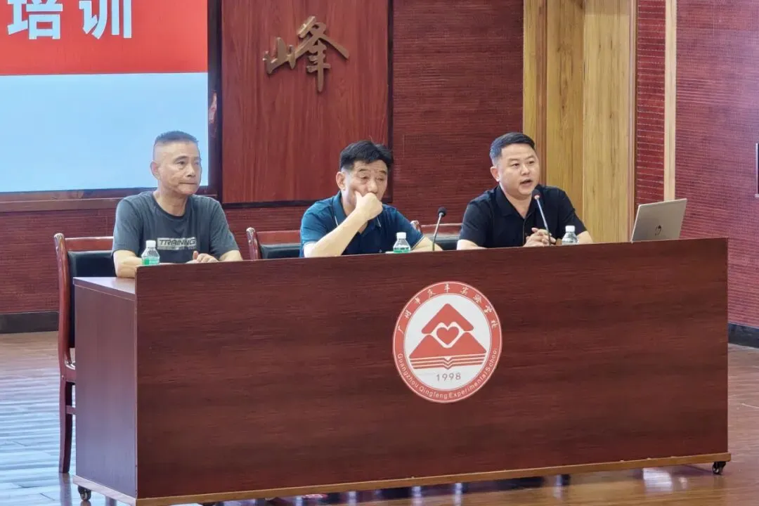 科学填报志愿,全力冲刺中考|我校初三年级家长会圆满召开-第3张图片-四季读书网 科学填报志愿,全力冲刺中考|我校初三年级家长会圆满召开-第3张图片-四季读书网