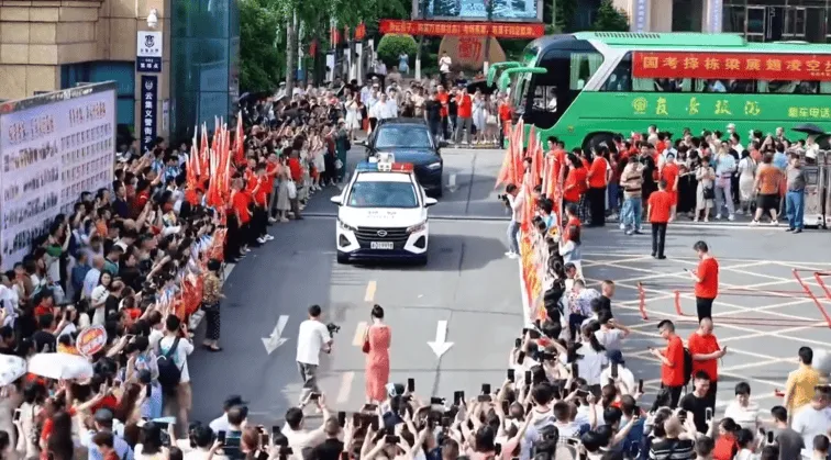 为什么一张高考试卷,居然能被中国护到国家绝密的级别?-第3张图片-四季读书网 为什么一张高考试卷,居然能被中国护到国家绝密的级别?-第3张图片-四季读书网