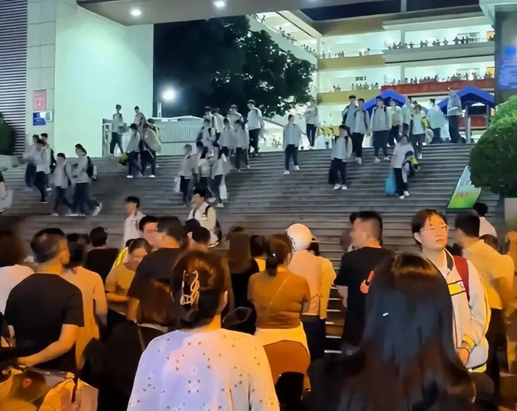 为什么一张高考试卷,居然能被中国护到国家绝密的级别?-第5张图片-四季读书网 为什么一张高考试卷,居然能被中国护到国家绝密的级别?-第5张图片-四季读书网