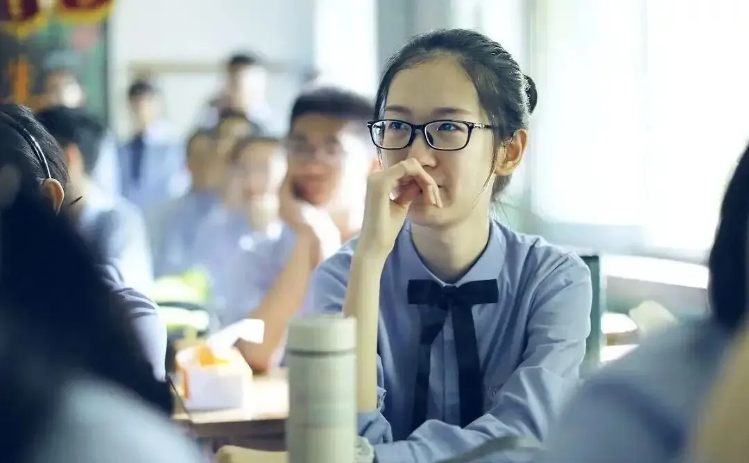 高考前最后一课:没有试卷,只剩热泪与再见-第3张图片-四季读书网