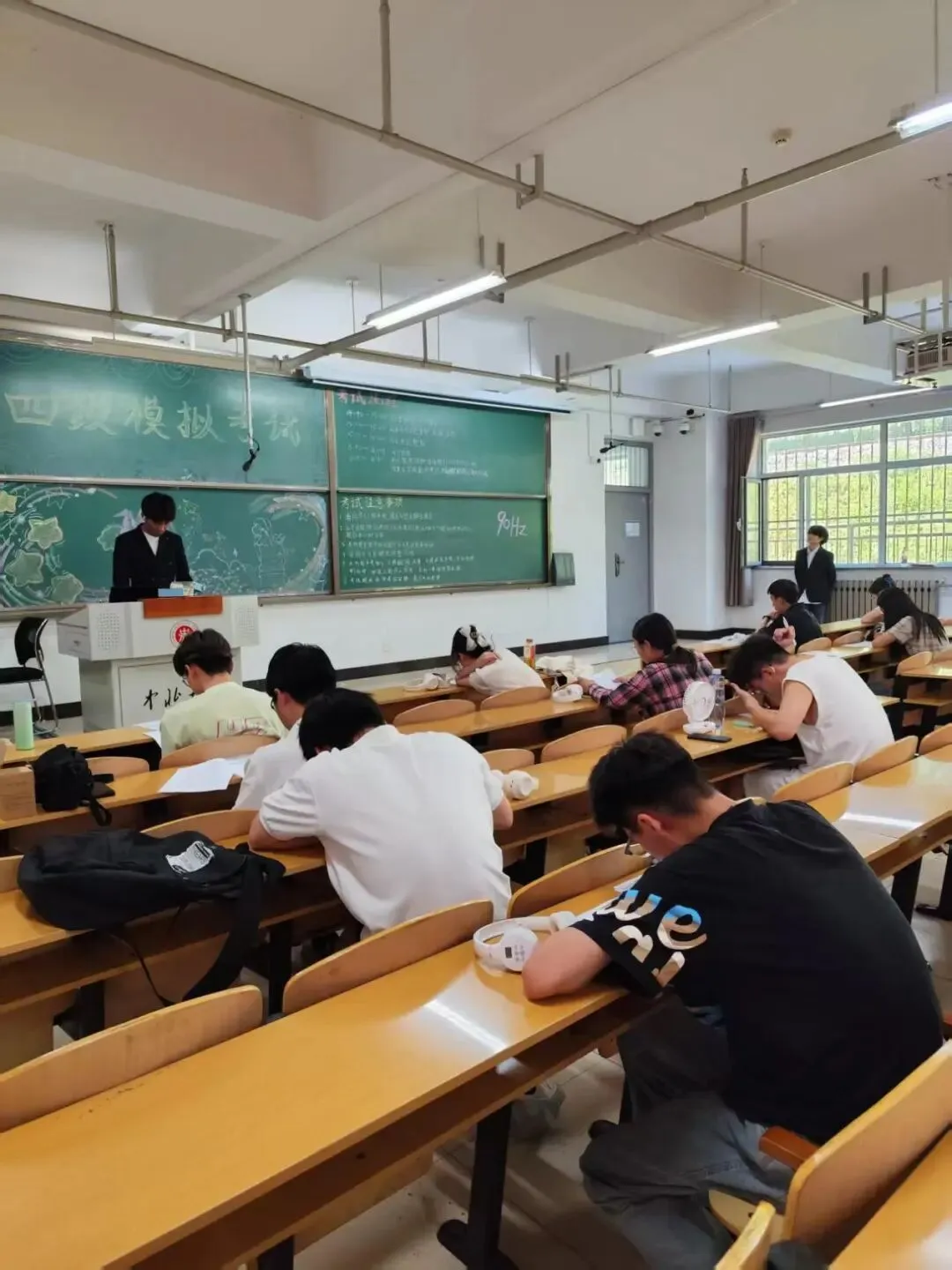 计算机科学与技术学院英语四级模拟考试圆满落幕-第13张图片-四季读书网