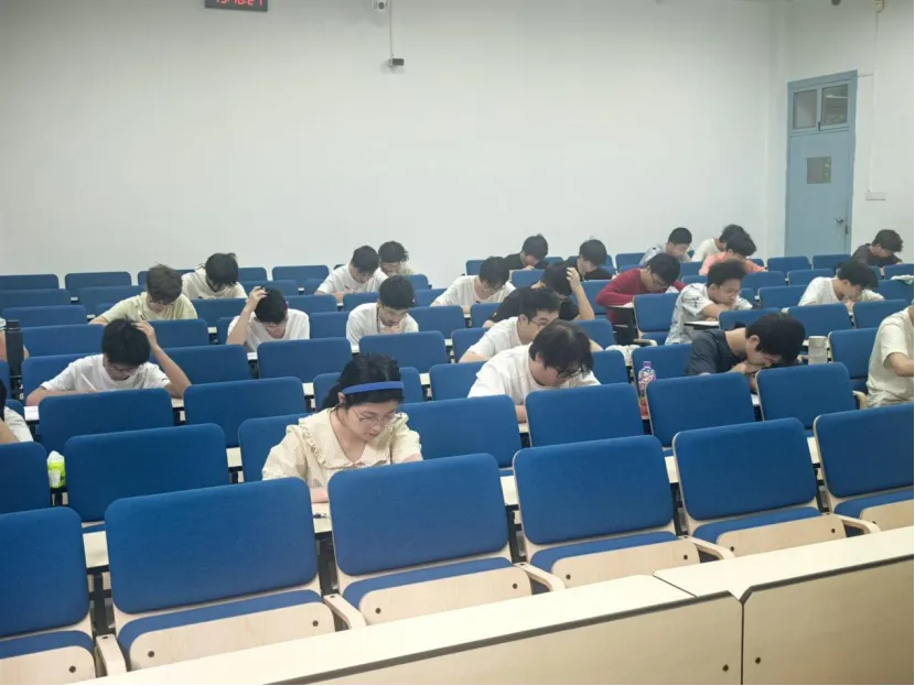 四六级模拟考来袭!全真演练,助力高分过级-第6张图片-四季读书网