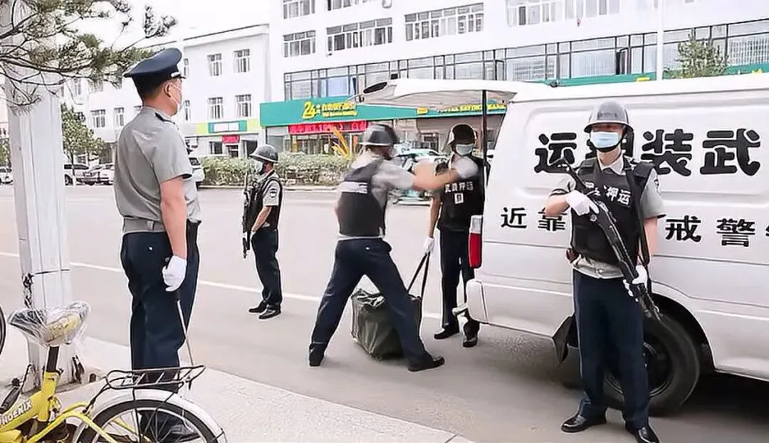高考试卷的押运规格,连运钞车都比不了!看完背后这套流程,我服了-第1张图片-四季读书网 高考试卷的押运规格,连运钞车都比不了!看完背后这套流程,我服了-第1张图片-四季读书网
