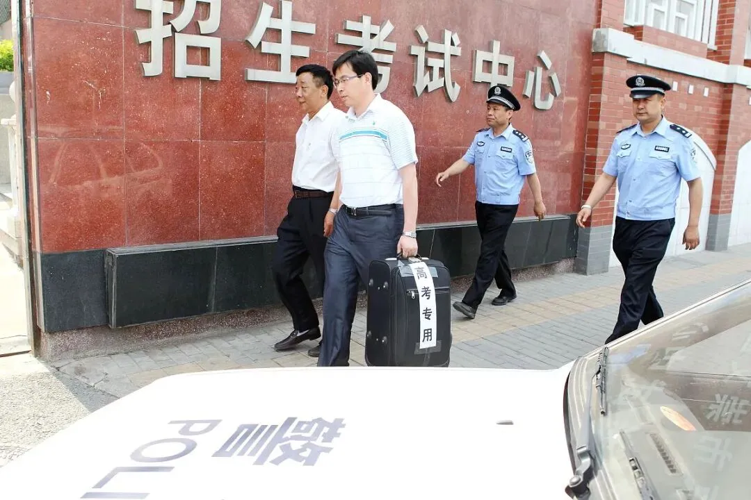 高考试卷的押运规格,连运钞车都比不了!看完背后这套流程,我服了-第5张图片-四季读书网 高考试卷的押运规格,连运钞车都比不了!看完背后这套流程,我服了-第5张图片-四季读书网
