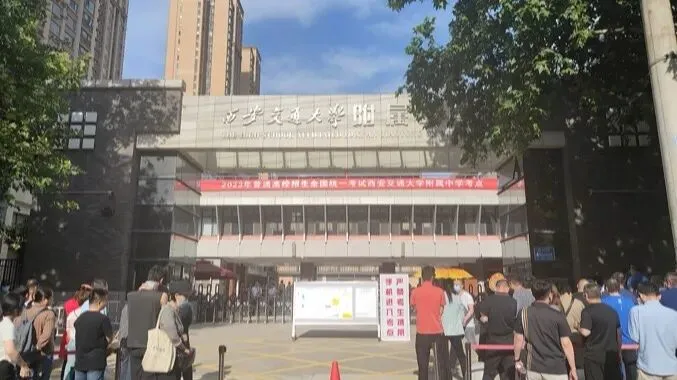 2003年,有人偷了高考试卷,全国考生数学崩塌——但对有些人却是机会,比如我-第3张图片-四季读书网