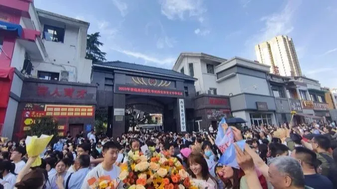 2003年,有人偷了高考试卷,全国考生数学崩塌——但对有些人却是机会,比如我-第5张图片-四季读书网