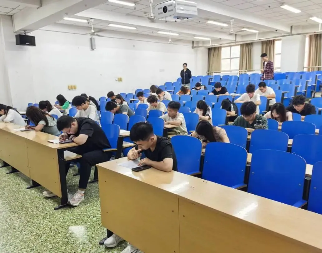 以考促学,沉稳应战——计算机学院四六级模考完美收官-第4张图片-四季读书网