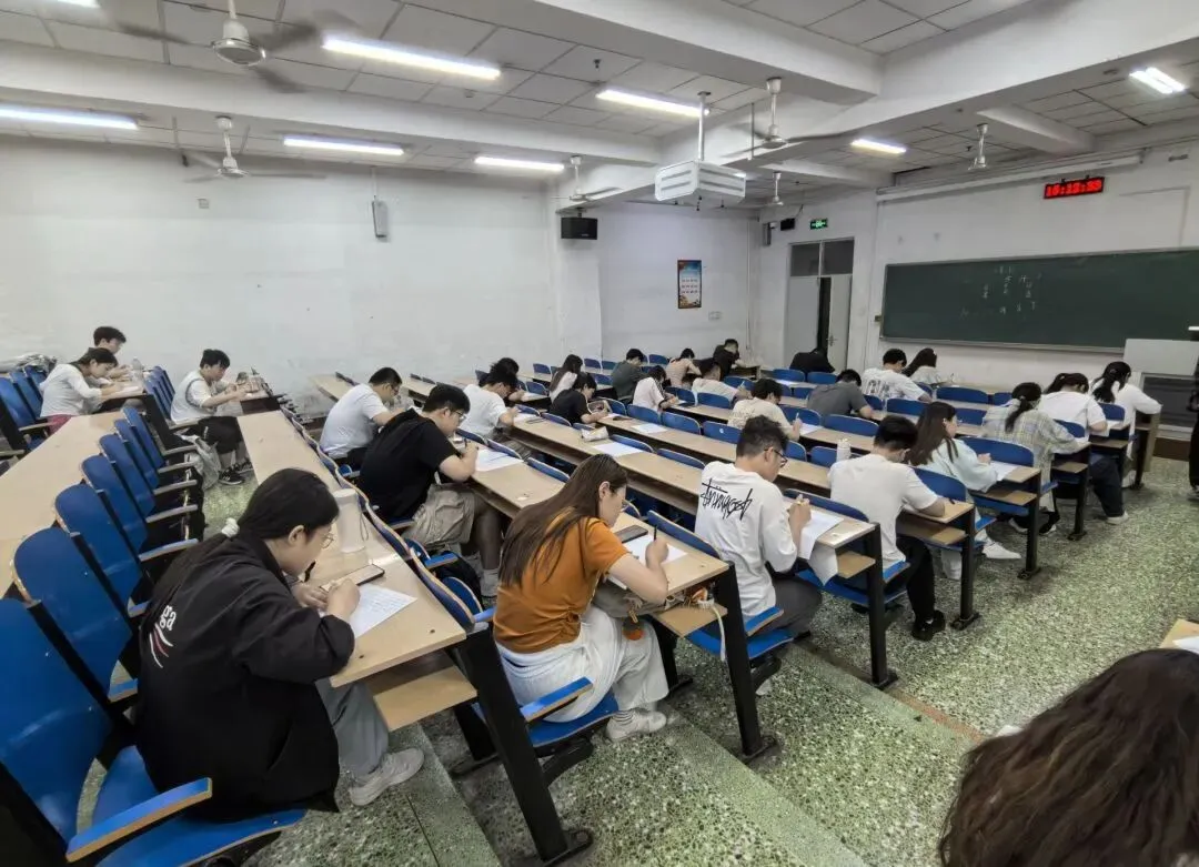 以考促学,沉稳应战——计算机学院四六级模考完美收官-第5张图片-四季读书网