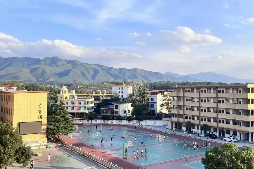 携手护航中考路 精准填报助圆满——五峰铺镇青云中学九年级志愿填报专题家长会圆满召开-第18张图片-四季读书网