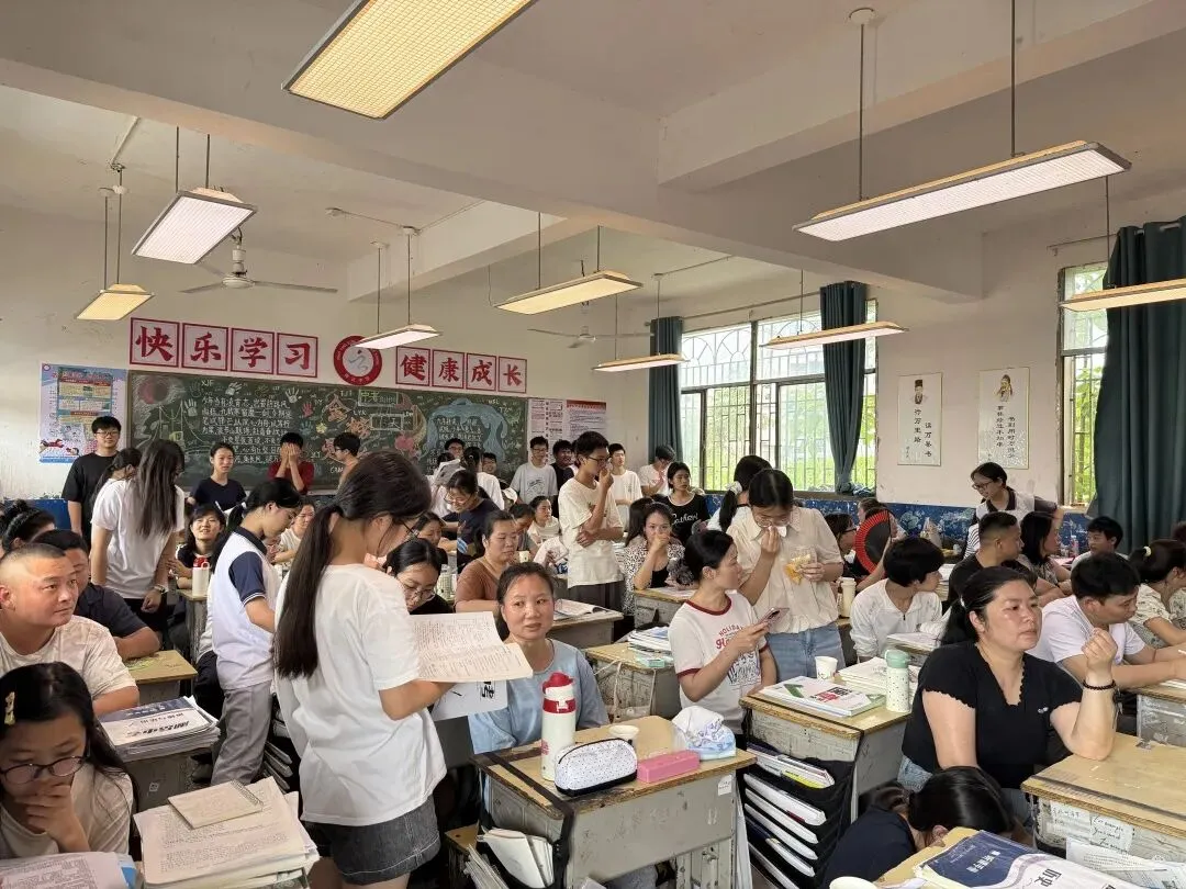 携手护航中考路 精准填报助圆满——五峰铺镇青云中学九年级志愿填报专题家长会圆满召开-第25张图片-四季读书网