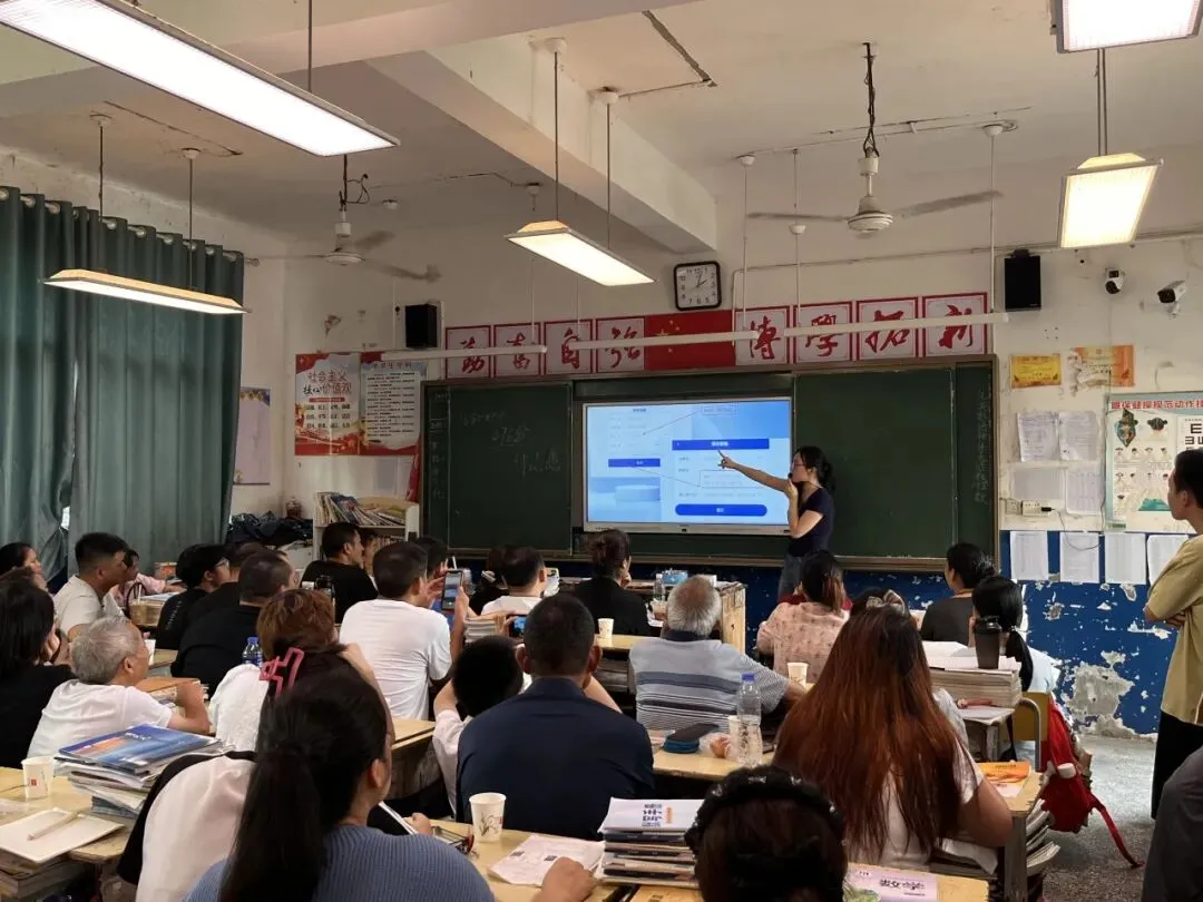 携手护航中考路 精准填报助圆满——五峰铺镇青云中学九年级志愿填报专题家长会圆满召开-第33张图片-四季读书网