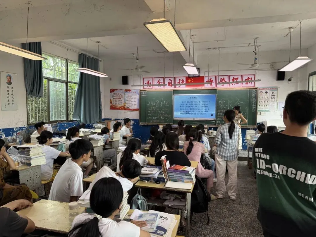 携手护航中考路 精准填报助圆满——五峰铺镇青云中学九年级志愿填报专题家长会圆满召开-第35张图片-四季读书网