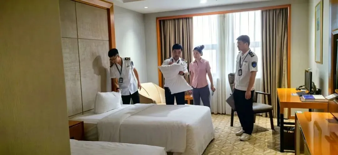 筑牢卫生安全防线 全力护航高中考丨望江县开展考前卫生监督专项检查-第2张图片-四季读书网