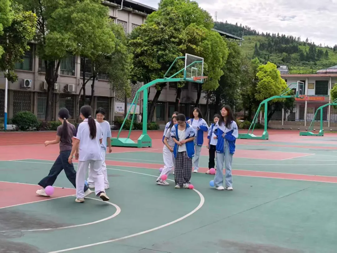 【立德树人】笑赢中考,轻装上阵 ——桂阳八中初三年级中考减压活动-第19张图片-四季读书网