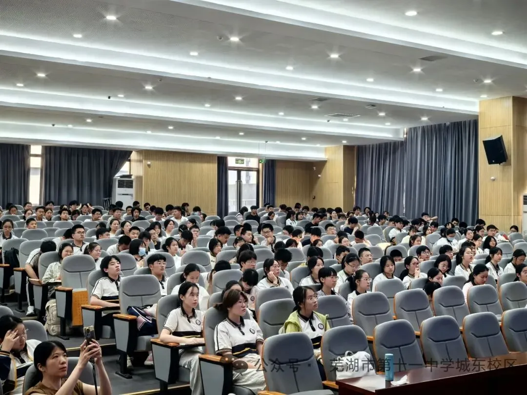 纵横五史脉络,决胜中考新境——我校成功举办中考历史复习专题讲座-第10张图片-四季读书网