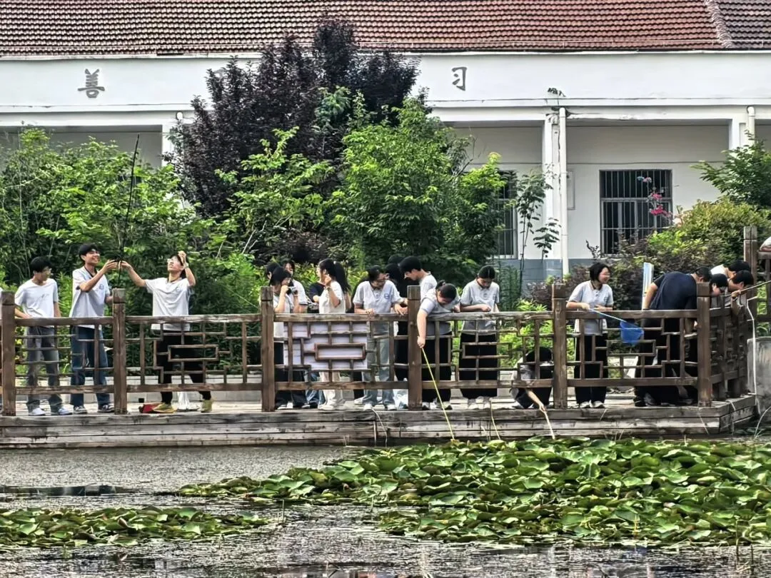 解压释负暖校园,凝心聚力迎中考——程桥初中九年级“和畅”龙虾节圆满举行-第21张图片-四季读书网