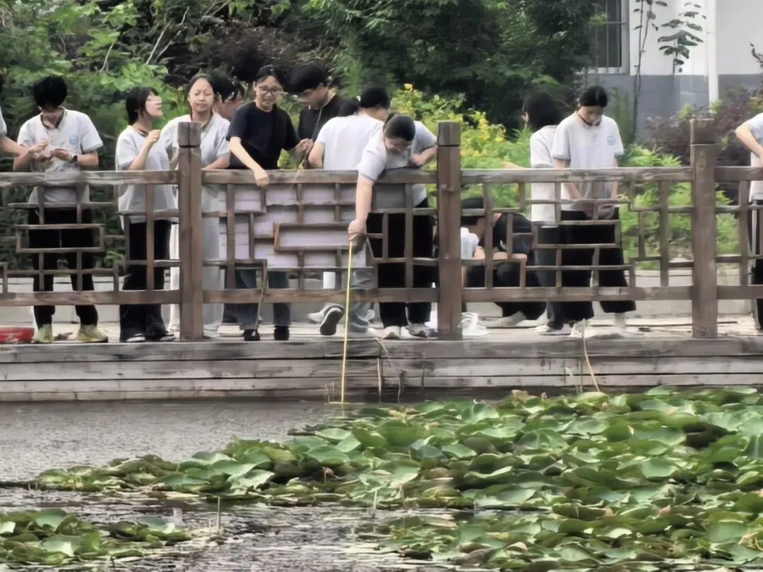 解压释负暖校园,凝心聚力迎中考——程桥初中九年级“和畅”龙虾节圆满举行-第27张图片-四季读书网