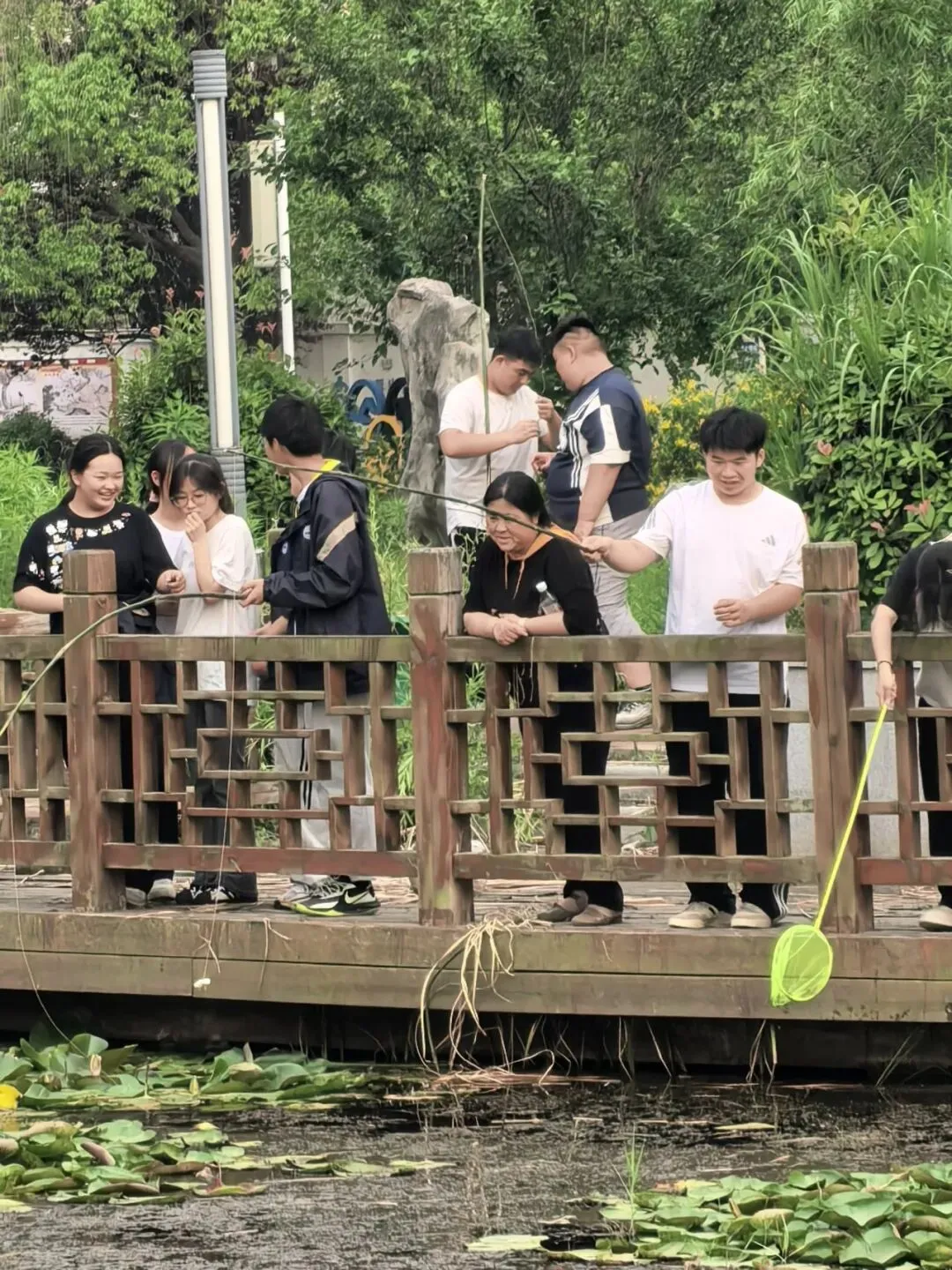 解压释负暖校园,凝心聚力迎中考——程桥初中九年级“和畅”龙虾节圆满举行-第28张图片-四季读书网