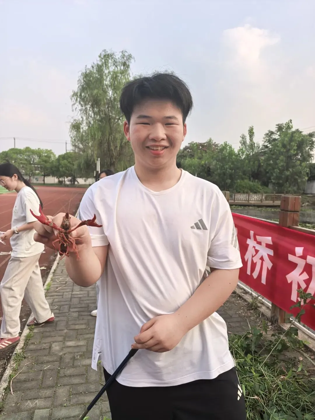 解压释负暖校园,凝心聚力迎中考——程桥初中九年级“和畅”龙虾节圆满举行-第33张图片-四季读书网