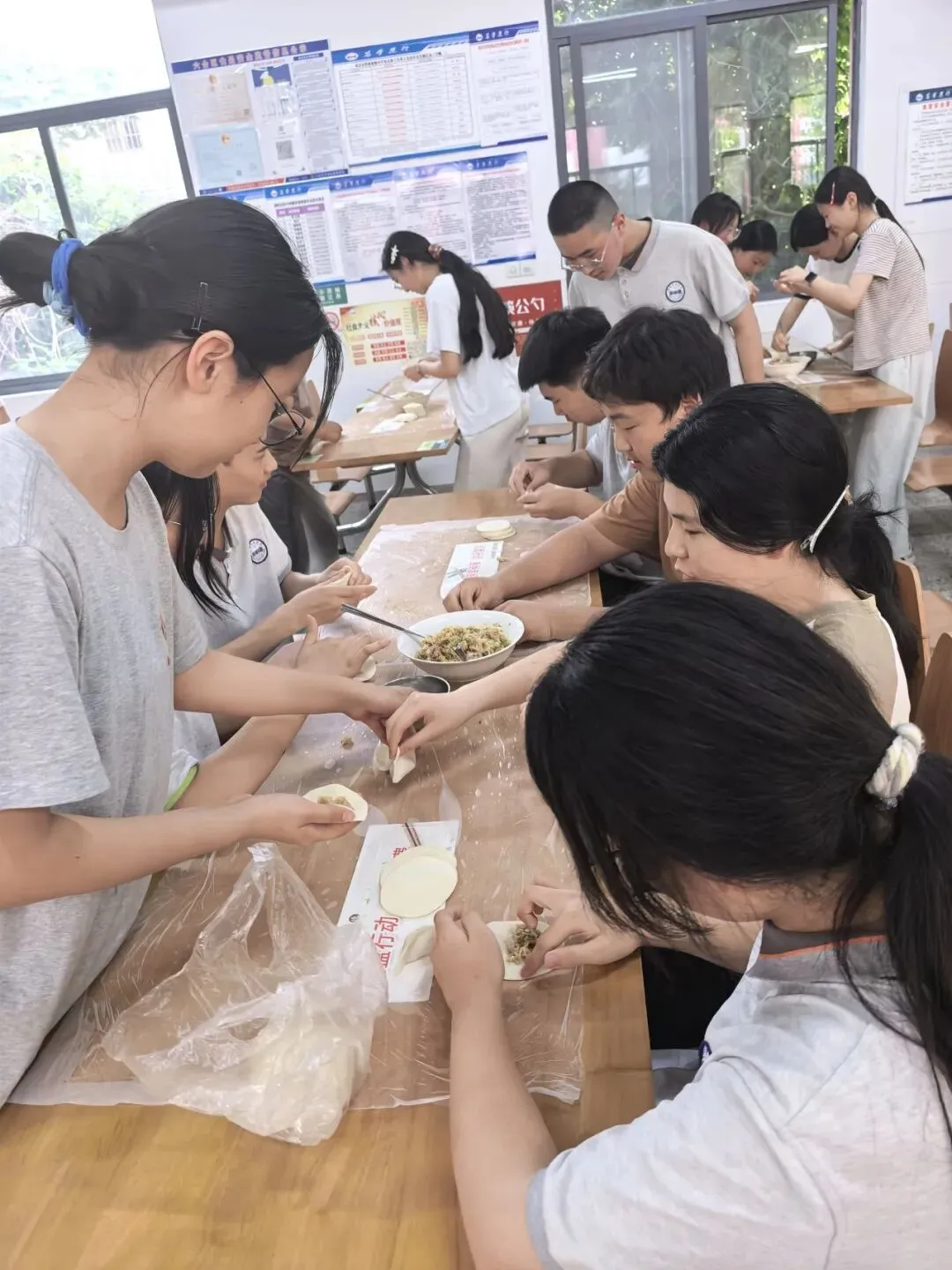 解压释负暖校园,凝心聚力迎中考——程桥初中九年级“和畅”龙虾节圆满举行-第36张图片-四季读书网