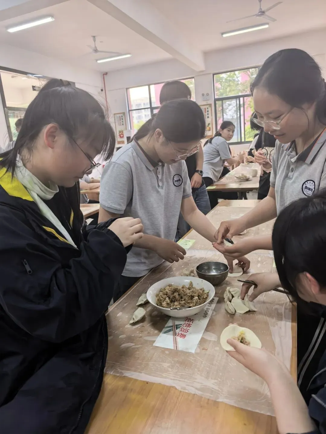 解压释负暖校园,凝心聚力迎中考——程桥初中九年级“和畅”龙虾节圆满举行-第38张图片-四季读书网