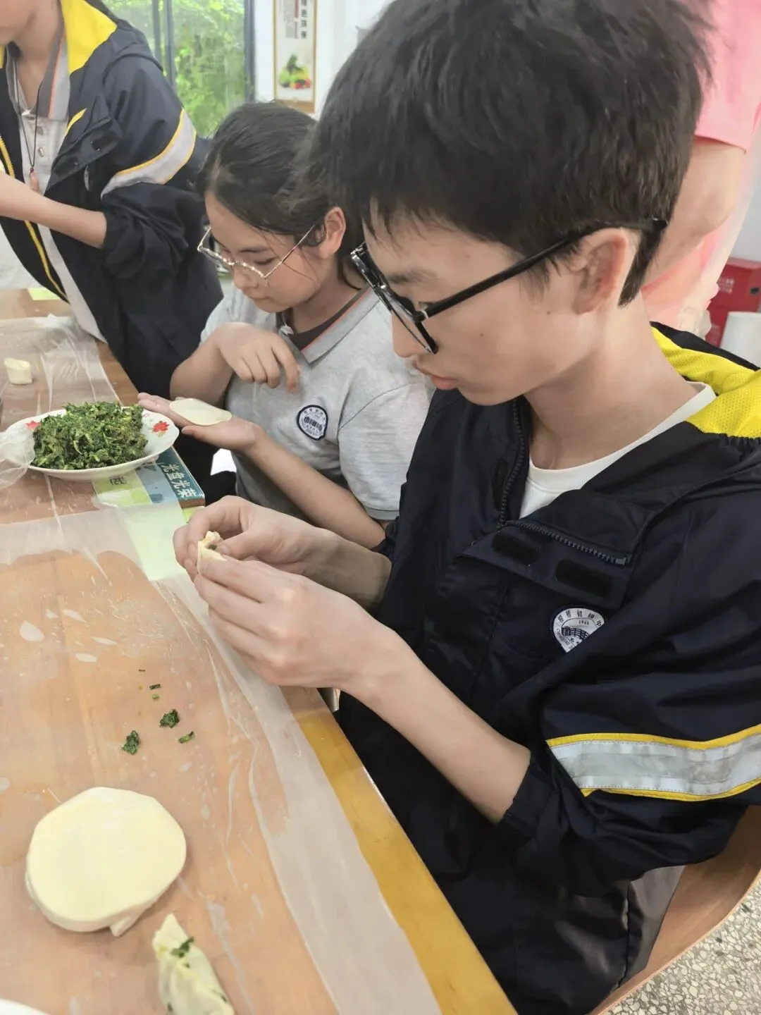解压释负暖校园,凝心聚力迎中考——程桥初中九年级“和畅”龙虾节圆满举行-第39张图片-四季读书网