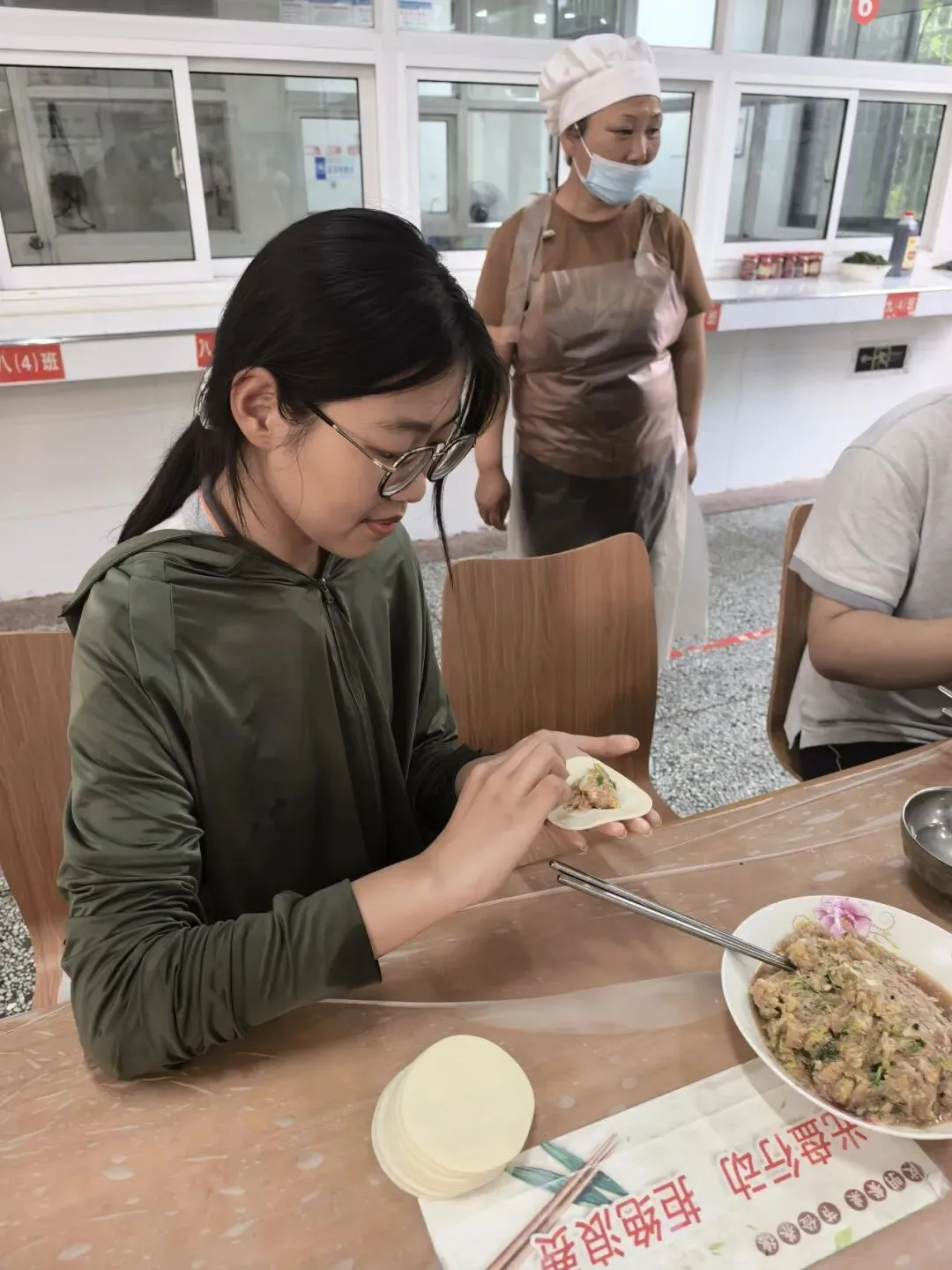 解压释负暖校园,凝心聚力迎中考——程桥初中九年级“和畅”龙虾节圆满举行-第46张图片-四季读书网