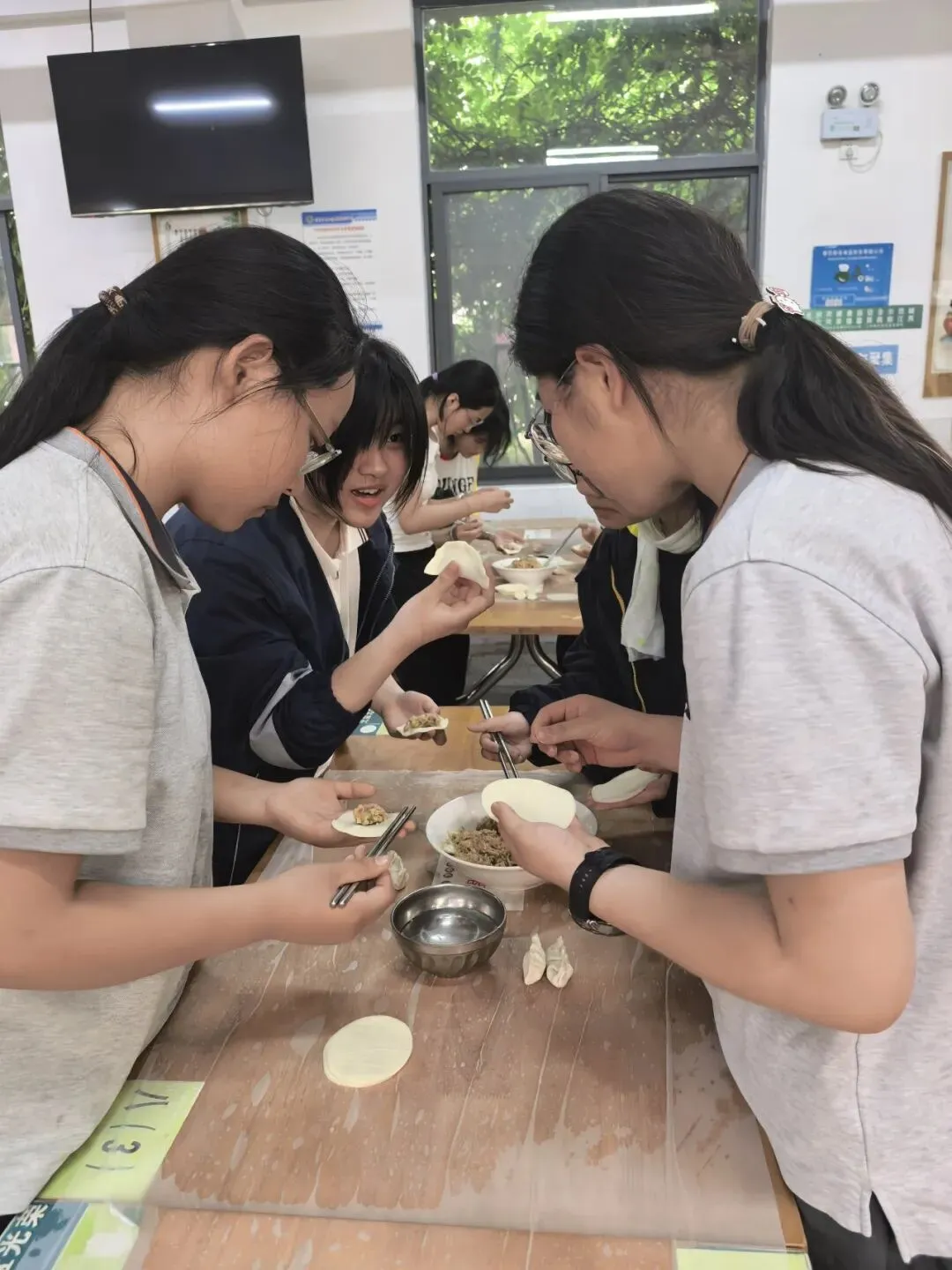 解压释负暖校园,凝心聚力迎中考——程桥初中九年级“和畅”龙虾节圆满举行-第47张图片-四季读书网