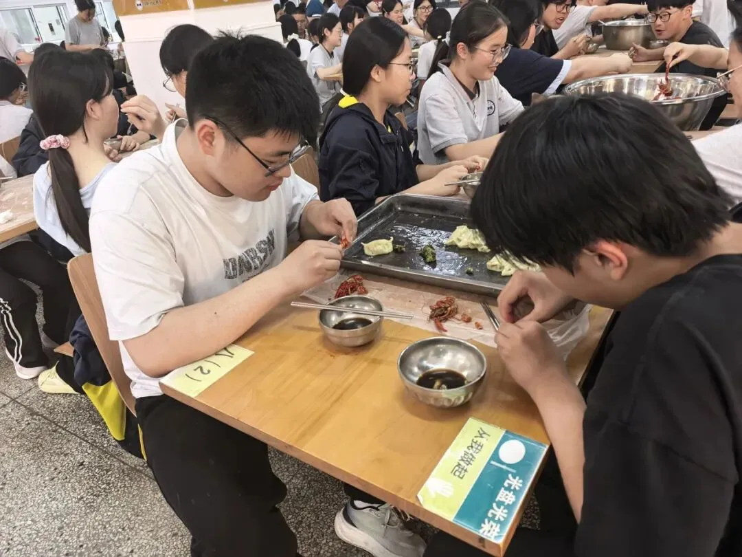 解压释负暖校园,凝心聚力迎中考——程桥初中九年级“和畅”龙虾节圆满举行-第61张图片-四季读书网