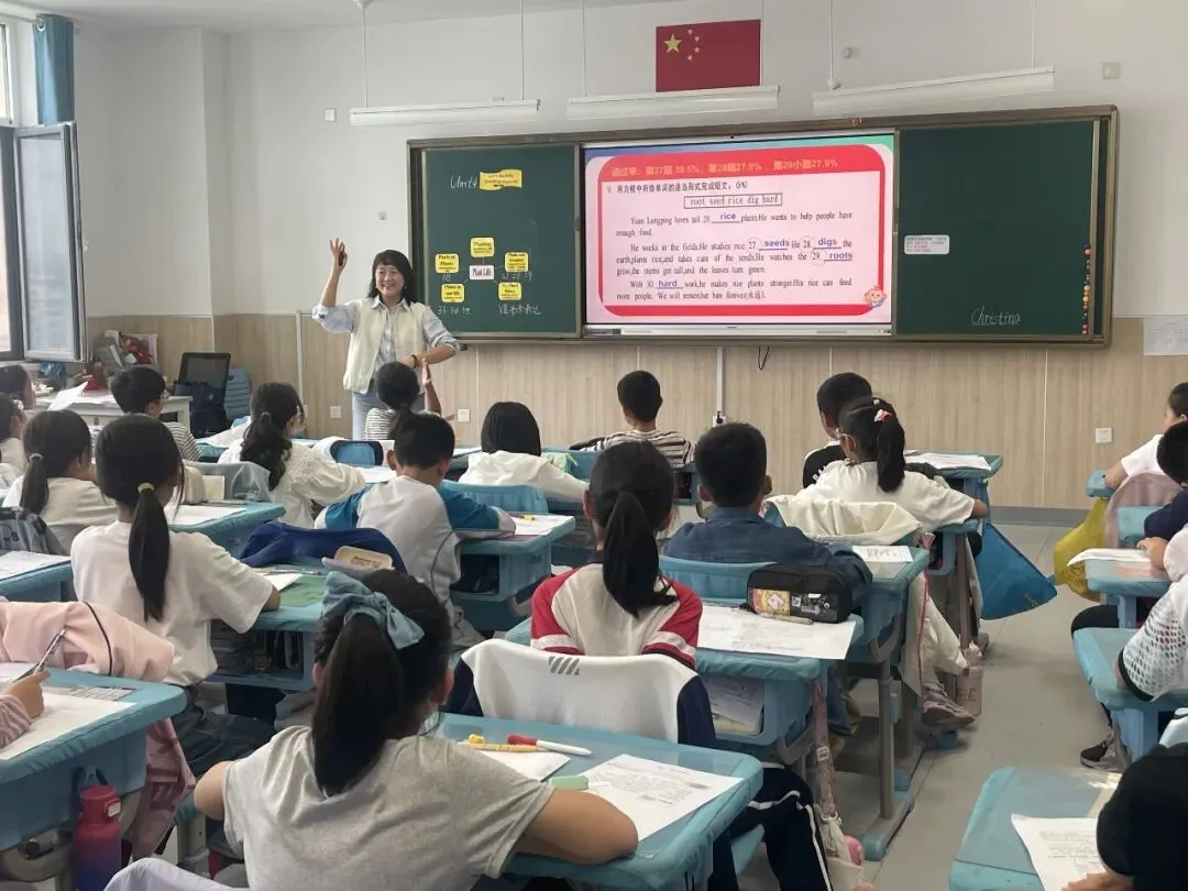 研磨课堂提素养,讲评试卷促精进——李沧区英语教研员姜伟娜老师莅临我校开展示范课教研活动-第18张图片-四季读书网