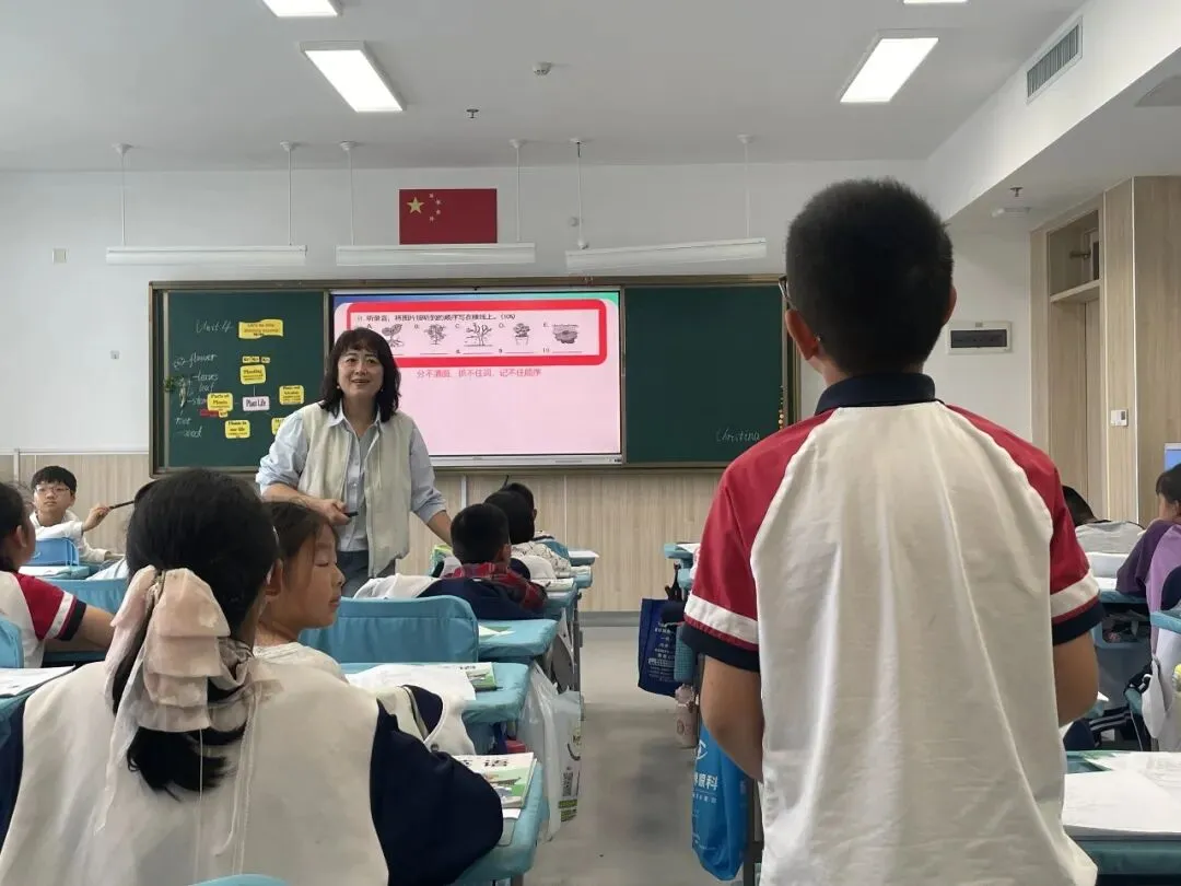 研磨课堂提素养,讲评试卷促精进——李沧区英语教研员姜伟娜老师莅临我校开展示范课教研活动-第23张图片-四季读书网
